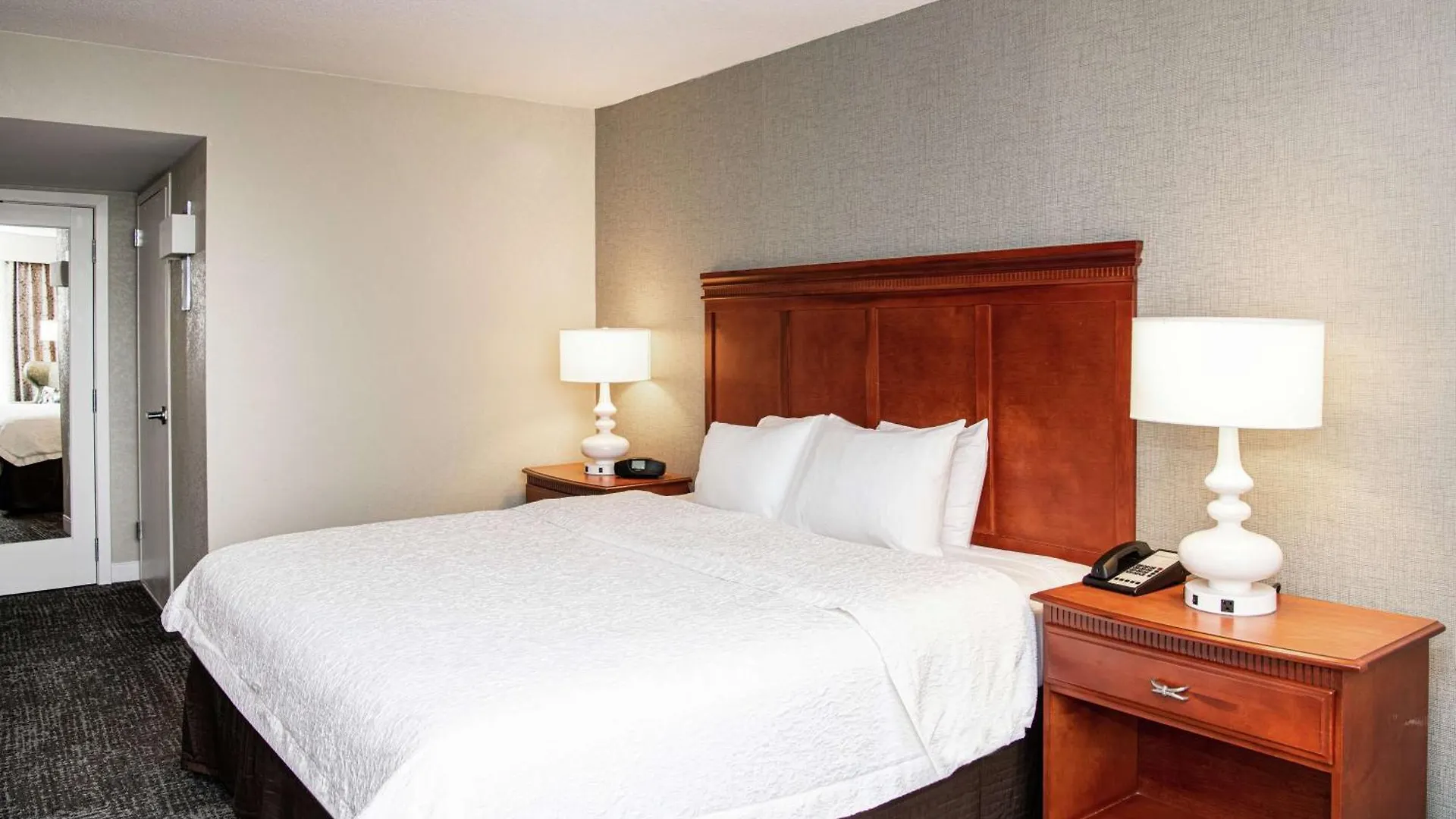 Hampton Inn Parsippany 3*,